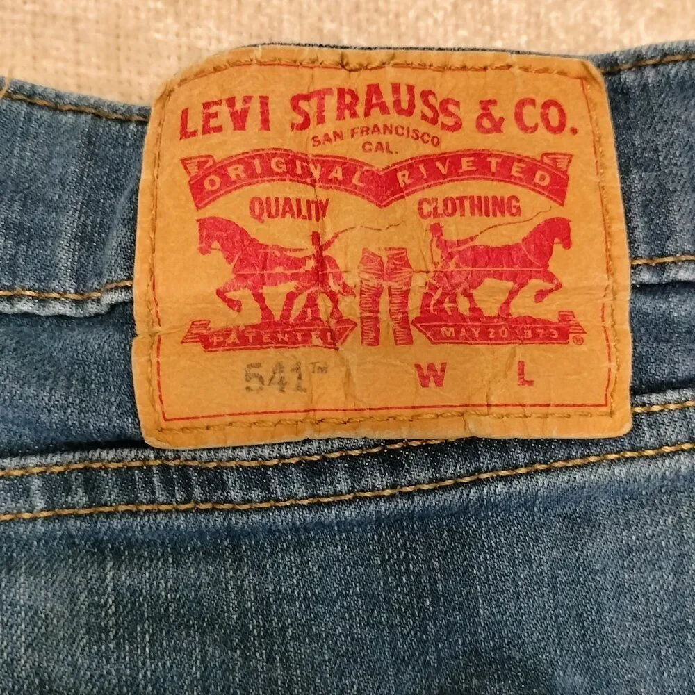 Levi's 541 Medium Wash Jeans 48x32